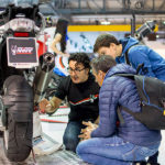 Notre personnel explique les caractéristiques de l'échappement GS Titanium